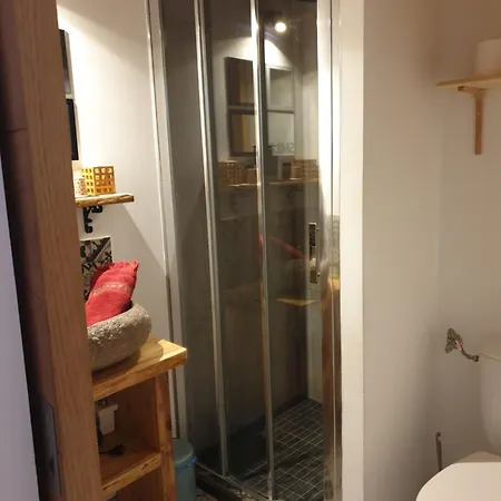 La Petite Chapelle בית הארחה 4*